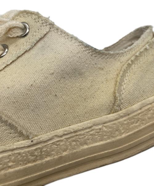 Maison MIHARA YASUHIRO（メゾン ミハラ ヤスヒロ）Maison MIHARA YASUHIRO (メゾン ミハラ ヤスヒロ) PAST Sole 6 - Hole Over-dyed CV Low-top Sneaker　S10FW208 アイボリー サイズ:43の古着・服飾アイテム