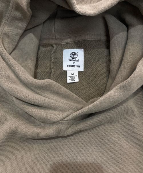 Timberland（ティンバーランド）Timberland (ティンバーランド) MONKEY TIME (モンキータイム) パーカー　TB0A1R41 ベージュ サイズ:Mの古着・服飾アイテム