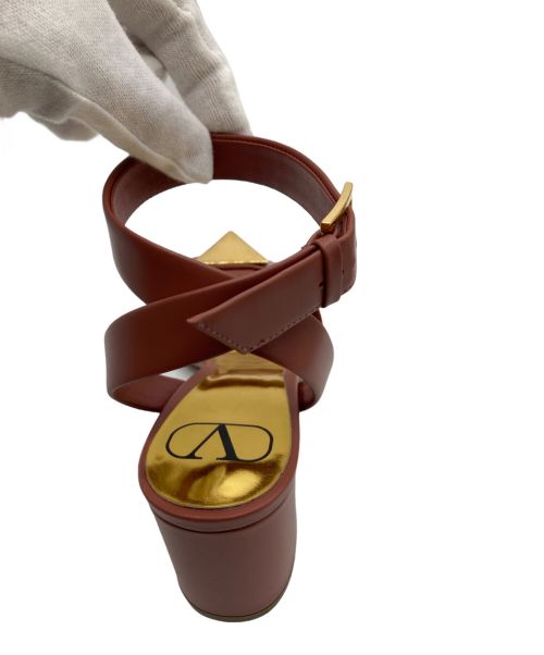 VALENTINO GARAVANI（ヴァレンティノ・ガラヴァーニ）VALENTINO GARAVANI (ヴァレンティノ・ガラヴァーニ) One Stud Ankle Strap Sandal ピンク サイズ:36 1/2の古着・服飾アイテム