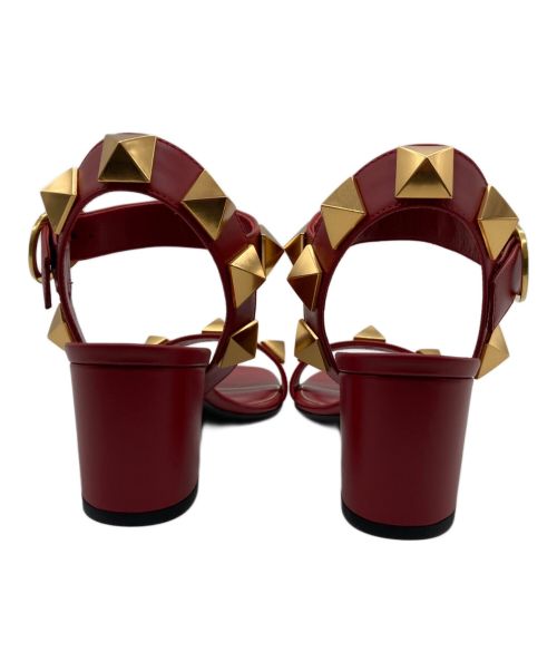 VALENTINO GARAVANI（ヴァレンティノ・ガラヴァーニ）VALENTINO GARAVANI (ヴァレンティノ・ガラヴァーニ) ローマンスタッズサンダル レッド サイズ:36の古着・服飾アイテム