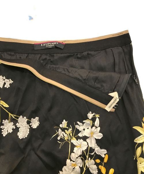 LEONARD（レオナール）LEONARD (レオナール) 花柄ストレッチセットアップ ブラック サイズ:トップス：LL/スカート：76の古着・服飾アイテム