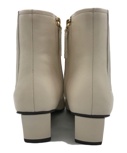 Roger Vivier（ロジェ ヴィヴィエ）Roger Vivier (ロジェ ヴィヴィエ) ベル ヴィヴィエ スエード チェルシーブーティ ホワイト サイズ:36の古着・服飾アイテム