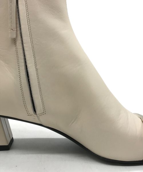Roger Vivier（ロジェ ヴィヴィエ）Roger Vivier (ロジェ ヴィヴィエ) ベル ヴィヴィエ スエード チェルシーブーティ ホワイト サイズ:36の古着・服飾アイテム