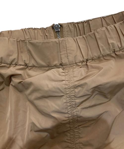 emmi atelier（エミアトリエ）emmi atelier (エミアトリエ) eco ewcフロントダブルジップスカート　13WFS244016 ベージュの古着・服飾アイテム