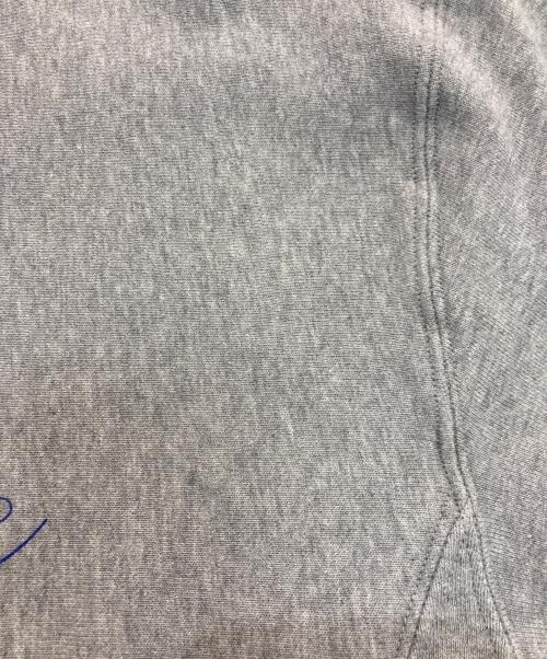 HUMAN WOMAN（ヒューマンウーマン）HUMAN WOMAN (ヒューマンウーマン) ミニ裏毛Preppyロゴトレーナー グレー サイズ:Mの古着・服飾アイテム