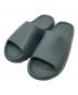 adidas（アディダス）の古着「YEEZY SLIDE　ID2349」｜グレー