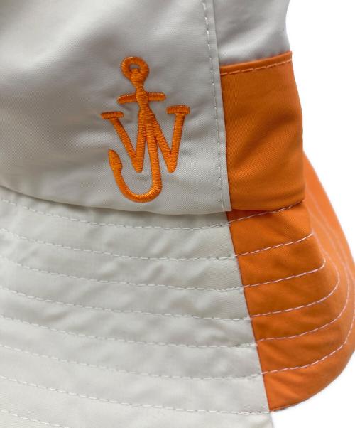 J.W.ANDERSON（ジェイダブリューアンダーソン）J.W.ANDERSON (ジェイダブリューアンダーソン) バイカラーハット ホワイト×オレンジの古着・服飾アイテム