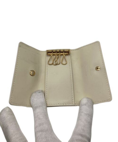 LOUIS VUITTON（ルイ ヴィトン）LOUIS VUITTON (ルイ ヴィトン) キーケース ミュルティクレ4 ヴェルニ M93517 アマラントの古着・服飾アイテム