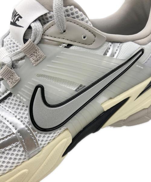 NIKE（ナイキ）NIKE (ナイキ) V2K RUN SUMMIT　HJ4497-100 グレー サイズ:29cmの古着・服飾アイテム