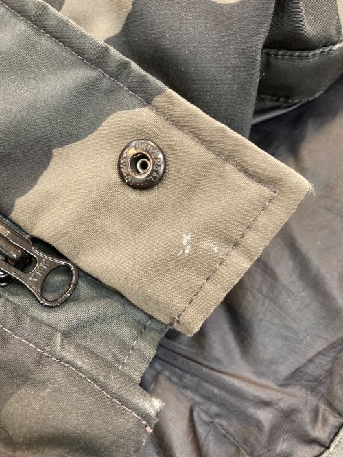 CANADA GOOSE（カナダグース）CANADA GOOSE (カナダグース) MacMillan Parka カモブラック×ネイビー サイズ:Mの古着・服飾アイテム