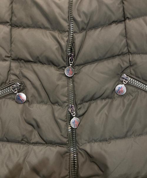 MONCLER（モンクレール）MONCLER (モンクレール) ダウンコート　FLAMME GIUBBOTTO　32093499290554155　コミックラベル カーキの古着・服飾アイテム