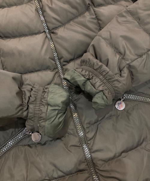 MONCLER（モンクレール）MONCLER (モンクレール) ダウンコート　FLAMME GIUBBOTTO　32093499290554155　コミックラベル カーキの古着・服飾アイテム