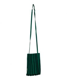 ISSEY MIYAKE me（イッセイ ミヤケ ミー）の古着「TRUNK PLEATS BAG 12」｜グリーン