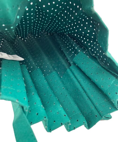 ISSEY MIYAKE me（イッセイ ミヤケ ミー）ISSEY MIYAKE me (イッセイ ミヤケ ミー) TRUNK PLEATS BAG 12 グリーンの古着・服飾アイテム