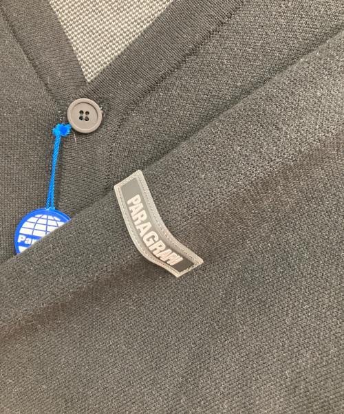 paragraph（パラグラフ）Paragraph (パラグラフ) Vネックバッグロゴカーディガン ブラック サイズ:Freeの古着・服飾アイテム