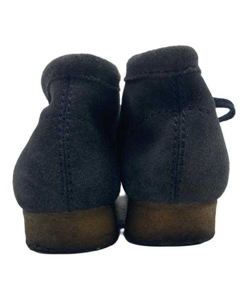 CLARKS（クラークス）CLARKS (クラークス) スウェードワラビー ネイビー サイズ:26.5cmの古着・服飾アイテム