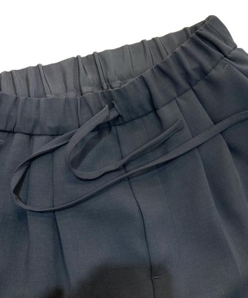 OHGA（オオガ）OHGA (オオガ) ドロストタックパンツ 25SS　OHGA-4036 グレー サイズ:Mの古着・服飾アイテム