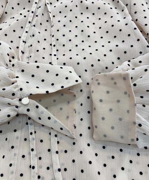 Lallia Mu（ラリア ムー）Lallia Mu (ラリア ムー) 2wayボリュームスリーブシアーブラウス　2412604 ベージュ×ブラック サイズ:Mの古着・服飾アイテム