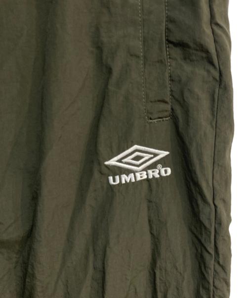 UMBRO（アンブロ）UMBRO (アンブロ) BELPER (ベルパー) M TO R (ムウトアール) ナイロンパンツ　MYS-54000-A カーキ サイズ:Mの古着・服飾アイテム