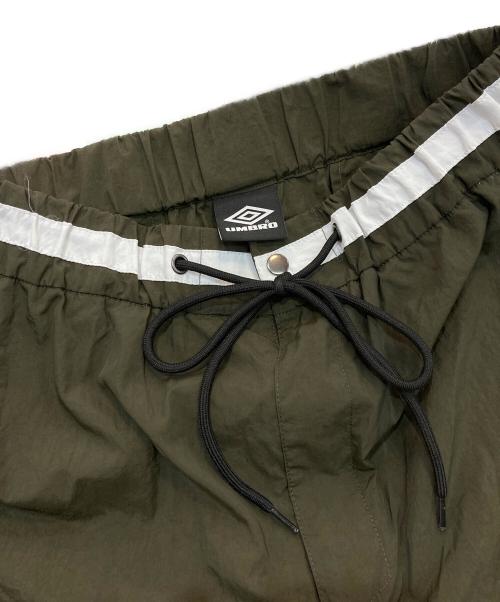 UMBRO（アンブロ）UMBRO (アンブロ) BELPER (ベルパー) M TO R (ムウトアール) ナイロンパンツ　MYS-54000-A カーキ サイズ:Mの古着・服飾アイテム