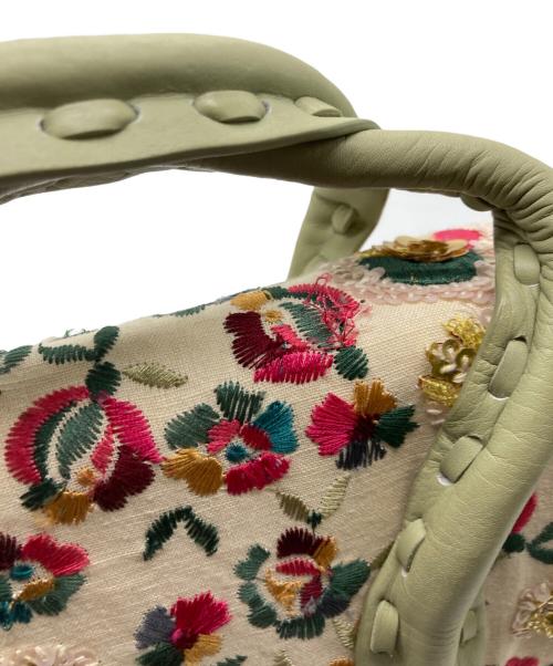 Carving Tribes（カービングトライブス）CARVING TRIBES (カービングトライブス) MS 配色フラワー刺繍バッグ グリーン サイズ:-の古着・服飾アイテム