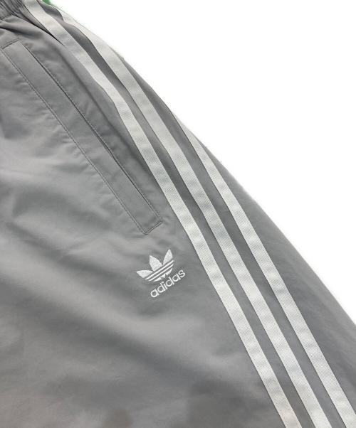 adidas（アディダス）adidas (アディダス) Adilenium シーズン 2 オーバーサイズ ジップオフトラックパンツ　JM9256 グレー サイズ:Mの古着・服飾アイテム