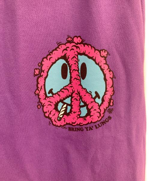 THE SMOKERS CLUB（スモーカーズクラブ）THE SMOKERS CLUB (スモーカーズクラブ) SMILE IN PEACE SWEATPASNTS パープル サイズ:XLの古着・服飾アイテム