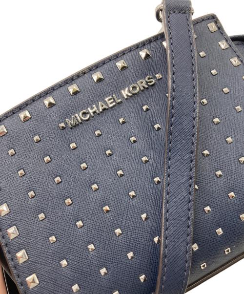 MICHAEL KORS（マイケル・コース）MICHAEL KORS (マイケル・コース) スタッズショルダーバッグ ネイビーの古着・服飾アイテム