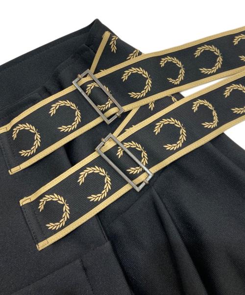FRED PERRY（フレッドペリー）FRED PERRY (フレッドペリー) Taped Pleated Skirt　E4104 ブラック サイズ:UK6の古着・服飾アイテム