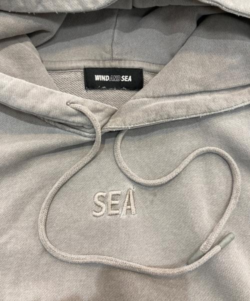 WIND AND SEA（ウィンダンシー）WIND AND SEA (ウィンダンシー) pigment-dye SWEAT Hoodie　WDS-10TH-CS-06 グレー サイズ:Mの古着・服飾アイテム