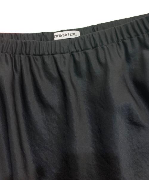 EVERYDAY I LIKE.（エヴリデイ アイ ライク）EVERYDAY I LIKE. (エヴリデイ アイ ライク) Minimal Satin スカート　 Deuxieme Classe　24060500803010 ブラック サイズ:-の古着・服飾アイテム