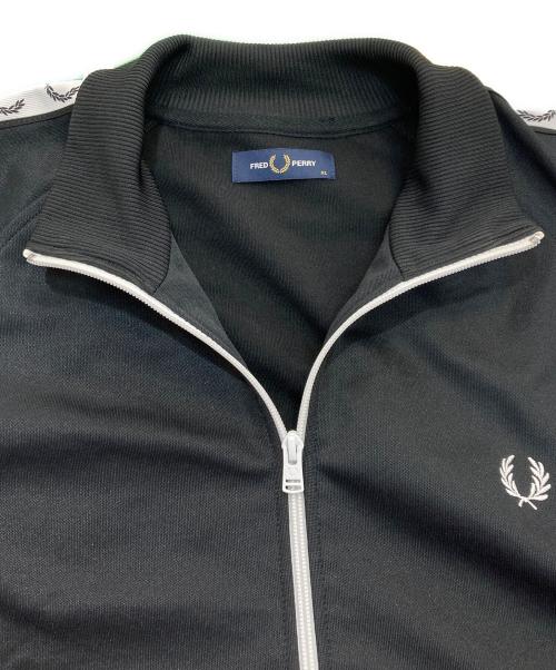 FRED PERRY（フレッドペリー）FRED PERRY (フレッドペリー) Taped Track Jacket　J4620 ブラック サイズ:XLの古着・服飾アイテム