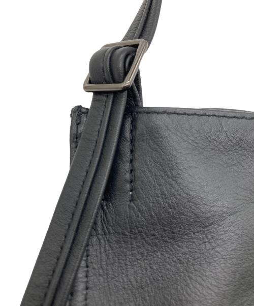 ear PAPILLONNER（イアパピヨネ）ear PAPILLONNER (イアパピヨネ) ペったんワンハンドルバッグ ブラックの古着・服飾アイテム