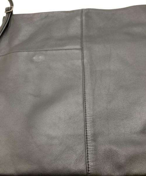 ear PAPILLONNER（イアパピヨネ）ear PAPILLONNER (イアパピヨネ) ペったんワンハンドルバッグ ブラックの古着・服飾アイテム