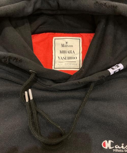 Maison MIHARA YASUHIRO（メゾン ミハラ ヤスヒロ）Maison MIHARA YASUHIRO (メゾン ミハラ ヤスヒロ) Distressed Hoodie　汚れ加工　A10HD591 ブラック×レッド サイズ:46の古着・服飾アイテム