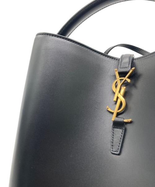 Saint Laurent Paris（サンローランパリ）Saint Laurent Paris (サンローランパリ) Shiny Calfskin Le 37 Bucket　PLB 742828 ブラック サイズ:-の古着・服飾アイテム