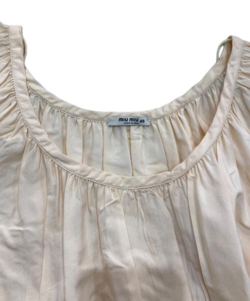 MIU MIU（ミュウミュウ）MIU MIU (ミュウミュウ) ギャザーシルクワンピース　AMM 2008 2905 クリーム サイズ:40の古着・服飾アイテム