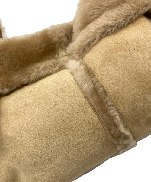 LOEWE（ロエベ）LOEWE (ロエベ) アナグラムムートンバッグ ベージュの古着・服飾アイテム