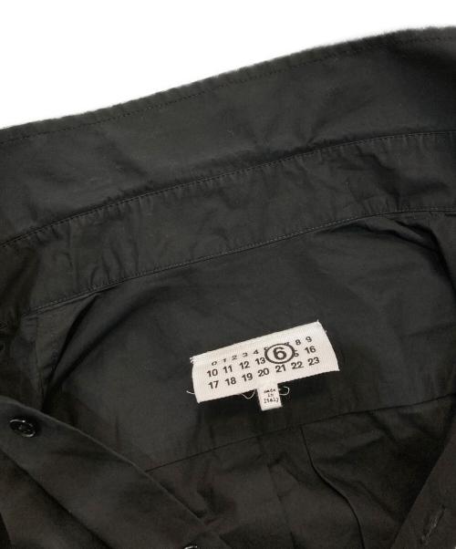 MM6 Maison Margiela（エムエムシックスメゾンマルジェラ）MM6 Maison Margiela (エムエムシックスメゾンマルジェラ) ナンバーロゴロングスリーブシャツ　23AW　S62DT0024 ブラック サイズ:48の古着・服飾アイテム