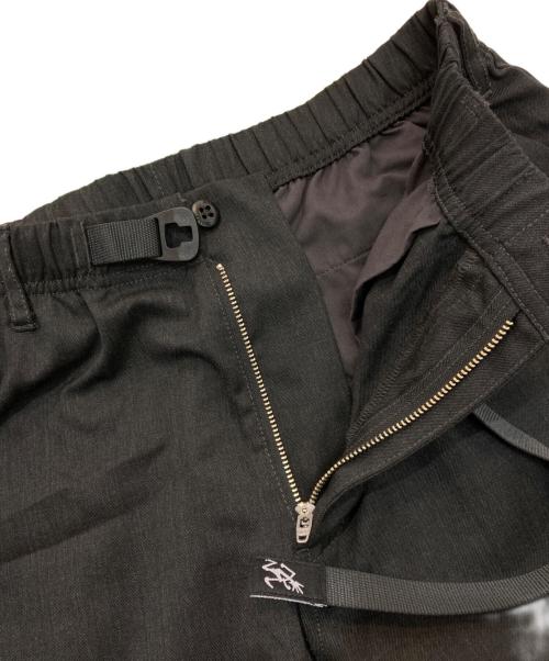 GRAMICCI（グラミチ）GRAMICCI (グラミチ) LOWERCASE (ロウワーケース) ワイドテーパードスラックスパンツ　GMP3-F1070 チャコールグレー サイズ:Mの古着・服飾アイテム