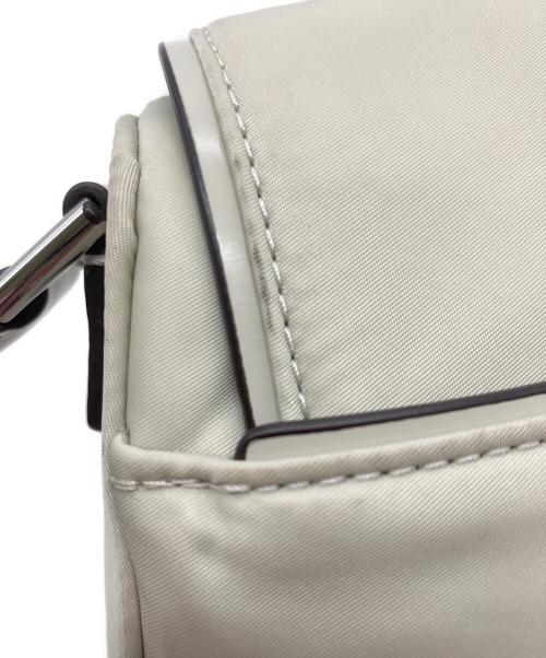 Kate Spade（ケイトスペード）Kate Spade (ケイトスペード) Sam Icon KSNYL Nylon Medium Messenger Bag ベージュの古着・服飾アイテム