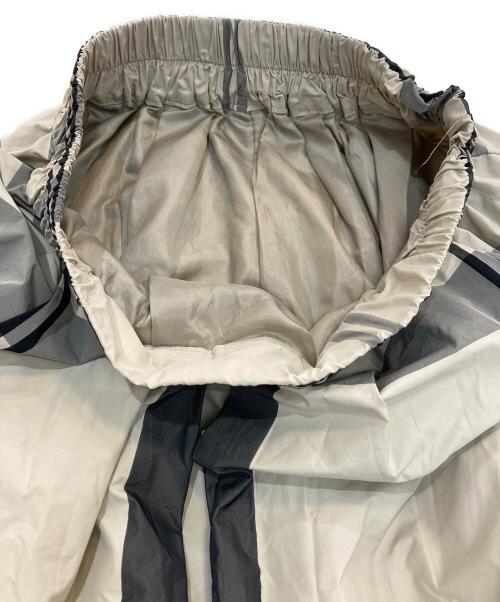 BARNEYS NEWYORK（バーニーズ・ニューヨーク）BARNEYS NEWYORK (バーニーズ・ニューヨーク) ナイロンスカート グレー サイズ:FREEの古着・服飾アイテム