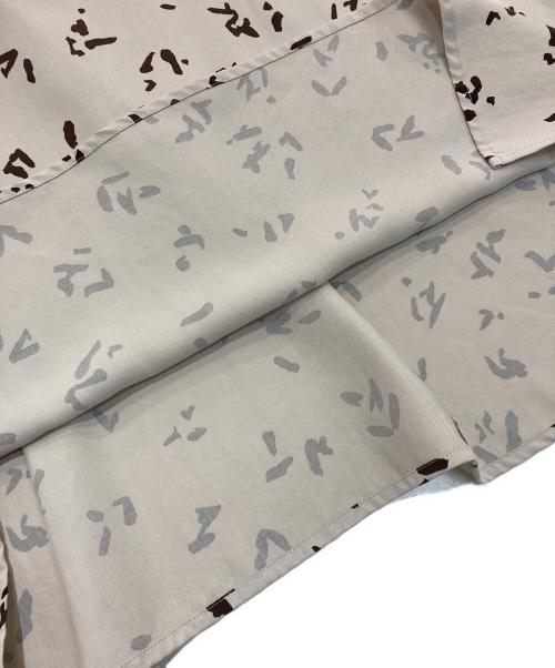 GALERIE VIE（ギャルリーヴィー）GALERIE VIE (ギャルリーヴィー) アブストラクトプリント サイドスリットマキシスカート　23-05-14-05202 ベージュ サイズ:36の古着・服飾アイテム