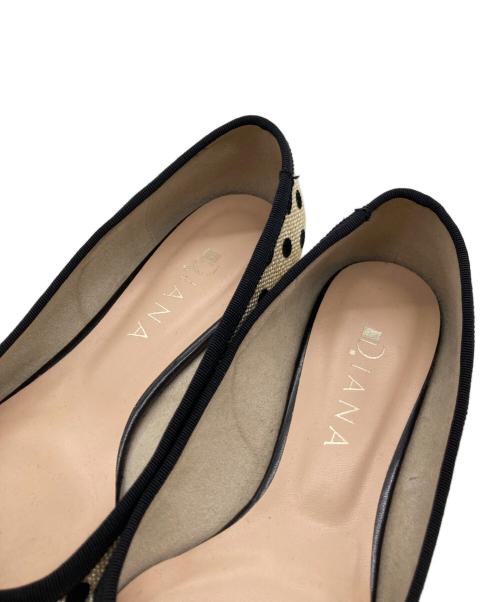 DIANA（ダイアナ）DIANA (ダイアナ) ドットリボンパンプス ベージュ×ブラック サイズ:24cmの古着・服飾アイテム
