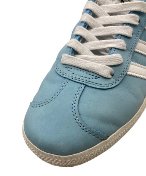 adidas Originals（アディダスオリジナル）adidas originals (アディダスオリジナル) MNUFC × Familia Gazelle Adv スカイブルー サイズ:26.5cmの古着・服飾アイテム
