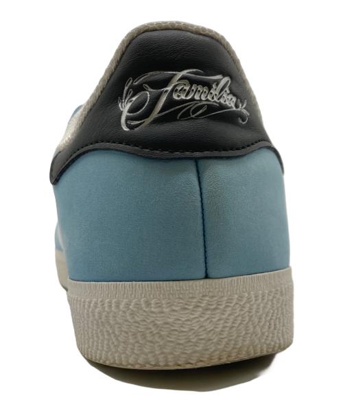 adidas Originals（アディダスオリジナル）adidas originals (アディダスオリジナル) MNUFC × Familia Gazelle Adv スカイブルー サイズ:26.5cmの古着・服飾アイテム