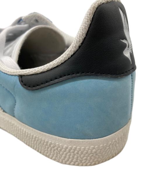 adidas Originals（アディダスオリジナル）adidas originals (アディダスオリジナル) MNUFC × Familia Gazelle Adv スカイブルー サイズ:26.5cmの古着・服飾アイテム