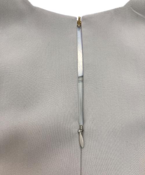 JUSGLITTY（ジャスグリッティー）JUSGLITTY (ジャスグリッティー) Vネックジャンスカ　43362350 ベージュの古着・服飾アイテム