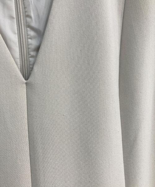 JUSGLITTY（ジャスグリッティー）JUSGLITTY (ジャスグリッティー) Vネックジャンスカ　43362350 ベージュの古着・服飾アイテム