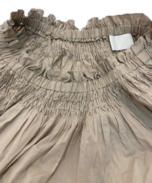 merlette（マーレット）Merlette (マーレット) スモッキングオフショルダーギャザーブラウス　3910700017 ベージュ サイズ:Sの古着・服飾アイテム